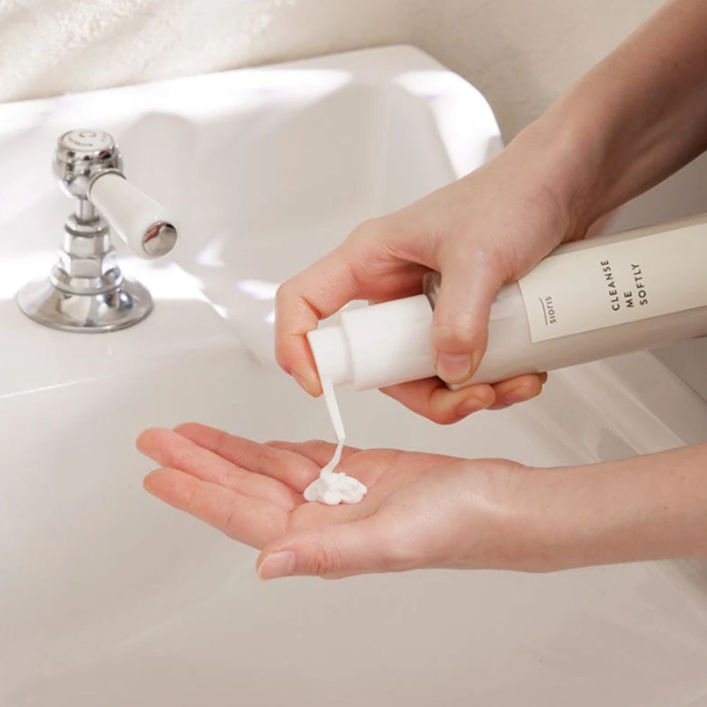 Korean Skincare SIORIS Cleanse Me Softly Milk Cleanser Signature 200 ml mit EAN 8809083998288 Koreanische Kosmetik K-Beauty